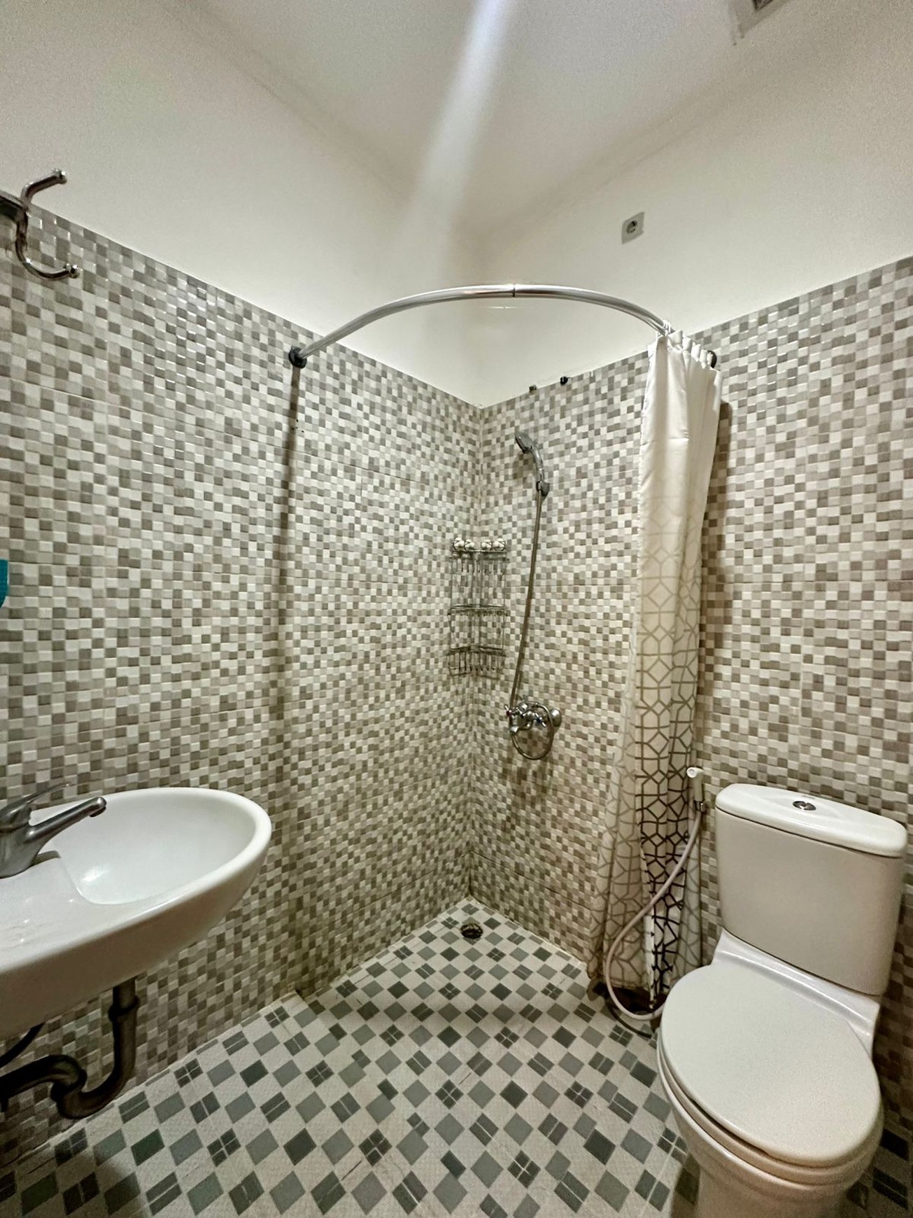 Dijual Rumah di Bintaro Cantik Luas 120 dan Bangunan 200 Dalam Cluster sudah SHM