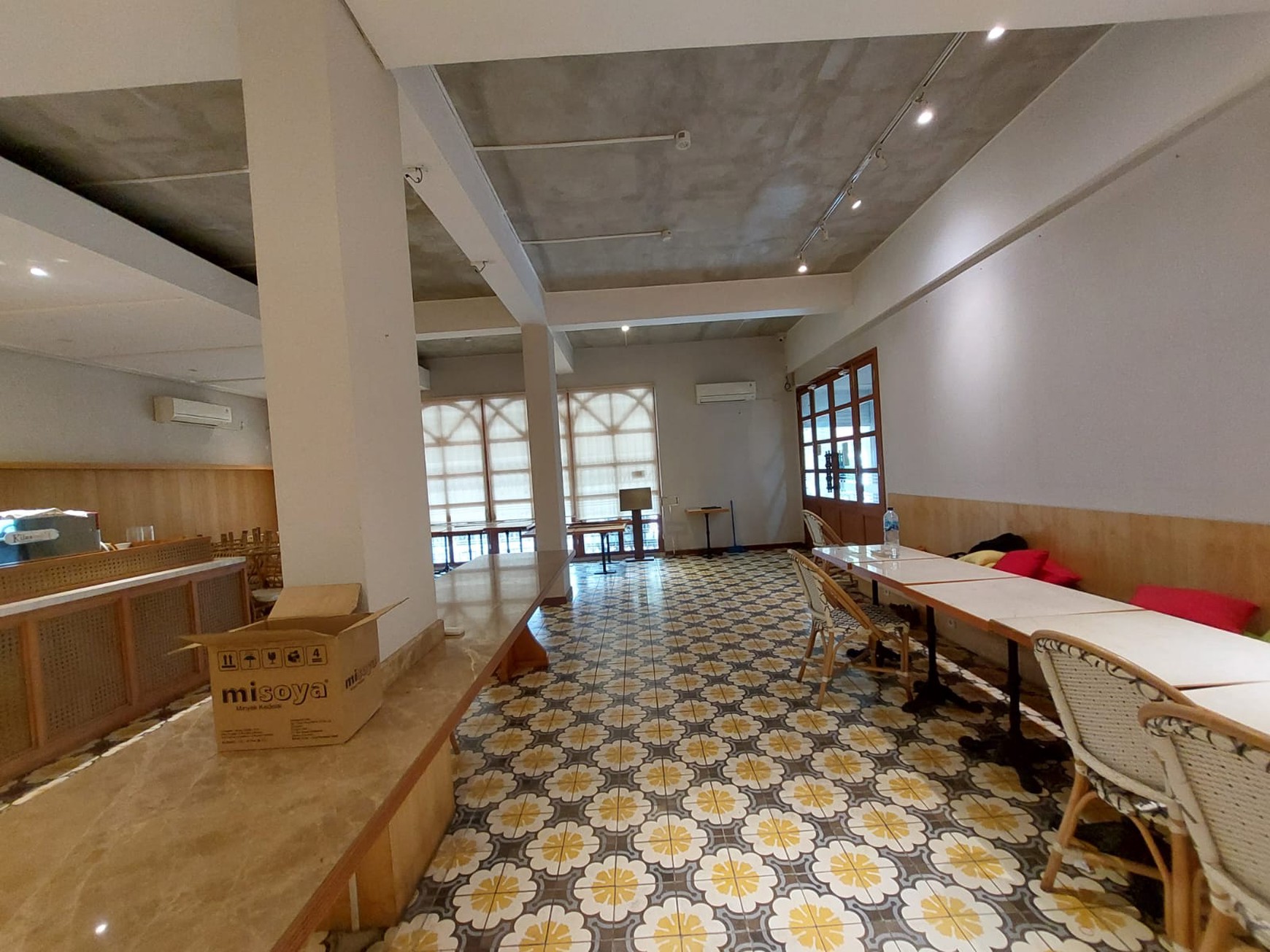 Ruko siap pakai daerah komersial di Bintaro 