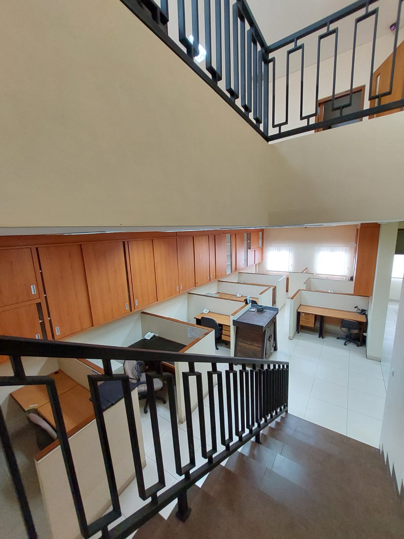 Ruko siap pakai daerah komersial di Bintaro 