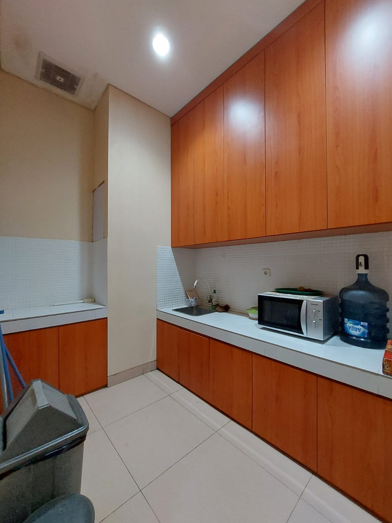 Ruko siap pakai daerah komersial di Bintaro 