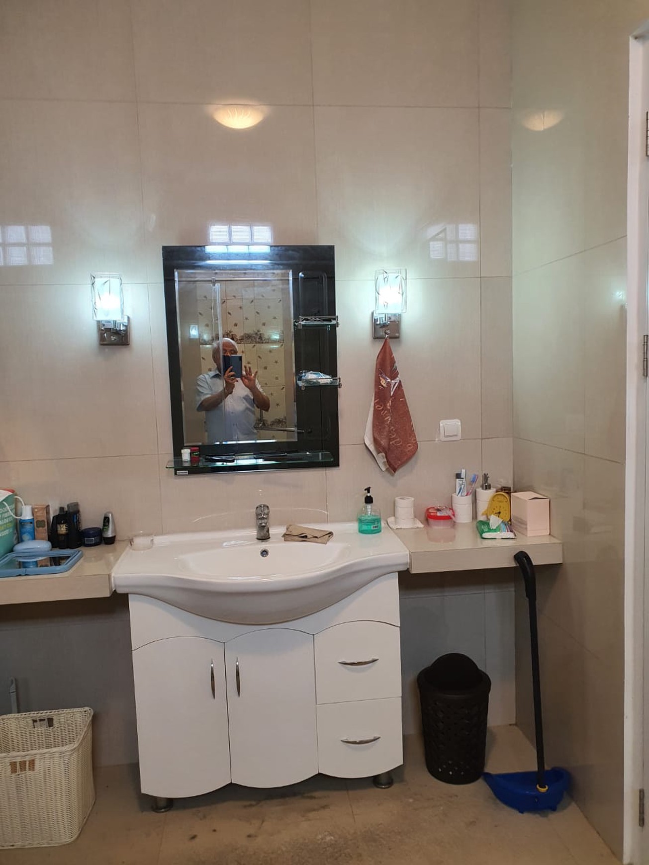 Dijual hunian dan kantor dalam satu bangunan