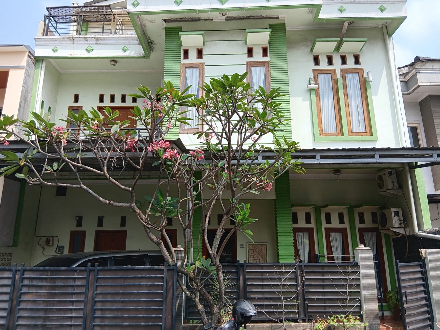 Rumah 3 Lantai, Bebas banjir, Lokasi Strategis dekat dengan ST. Sudimara