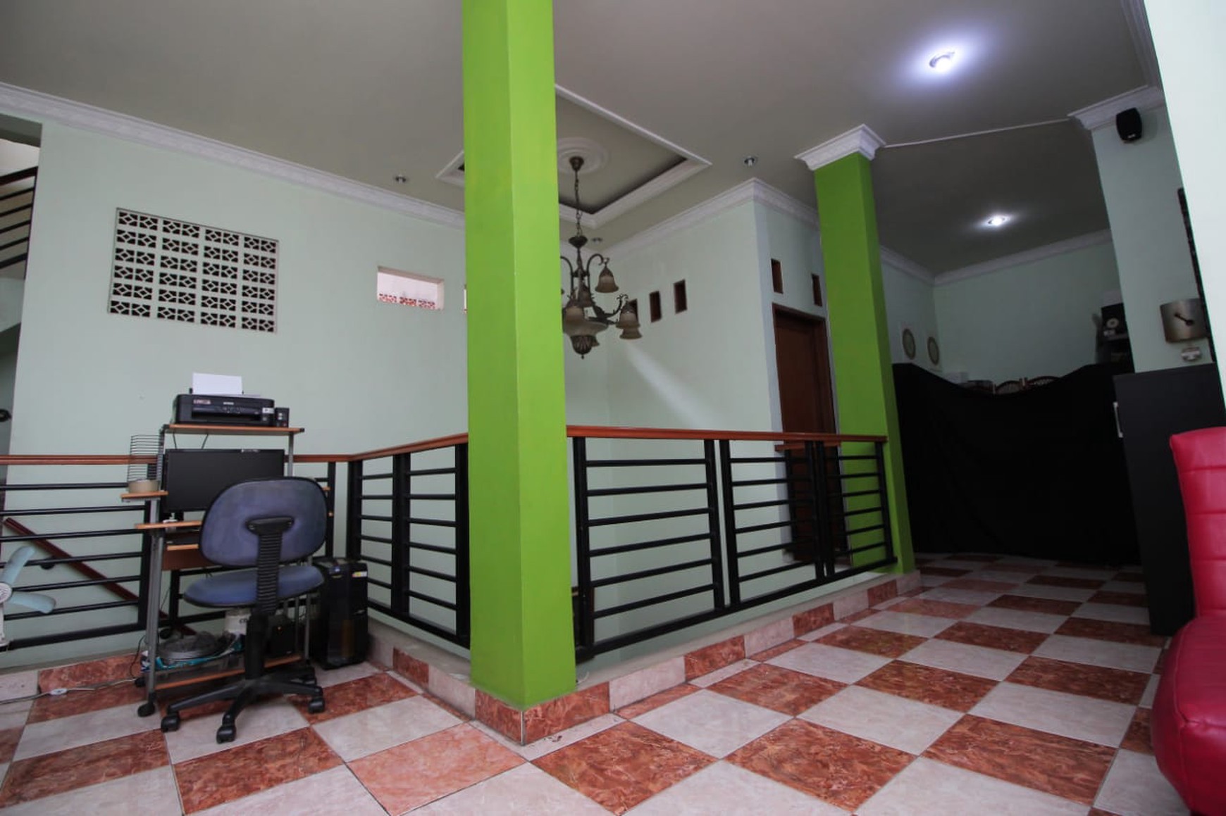 Rumah 3 Lantai, Bebas banjir, Lokasi Strategis dekat dengan ST. Sudimara