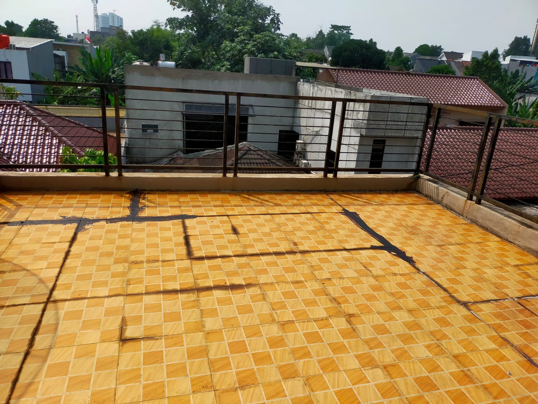 Rumah 3 Lantai, Bebas banjir, Lokasi Strategis dekat dengan ST. Sudimara