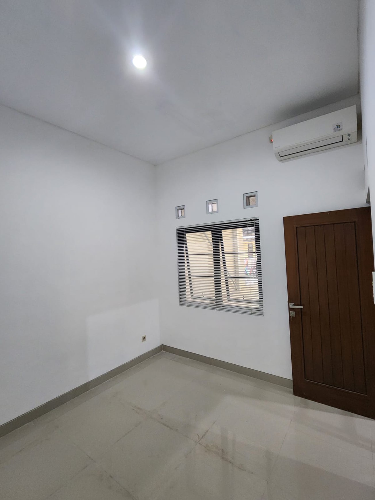 Rumah Hook Semi Furnish Dalam Perum Taman Kuantan Sendangadi Mlati Sleman