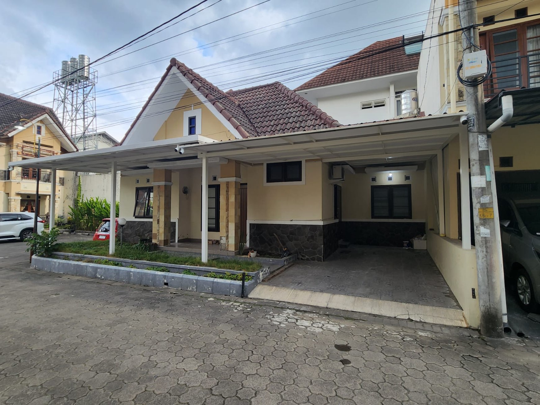 Rumah Hook Semi Furnish Dalam Perum Taman Kuantan Sendangadi Mlati Sleman