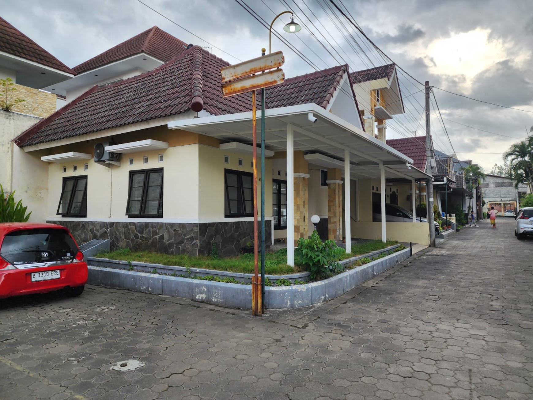 Rumah Hook Semi Furnish Dalam Perum Taman Kuantan Sendangadi Mlati Sleman