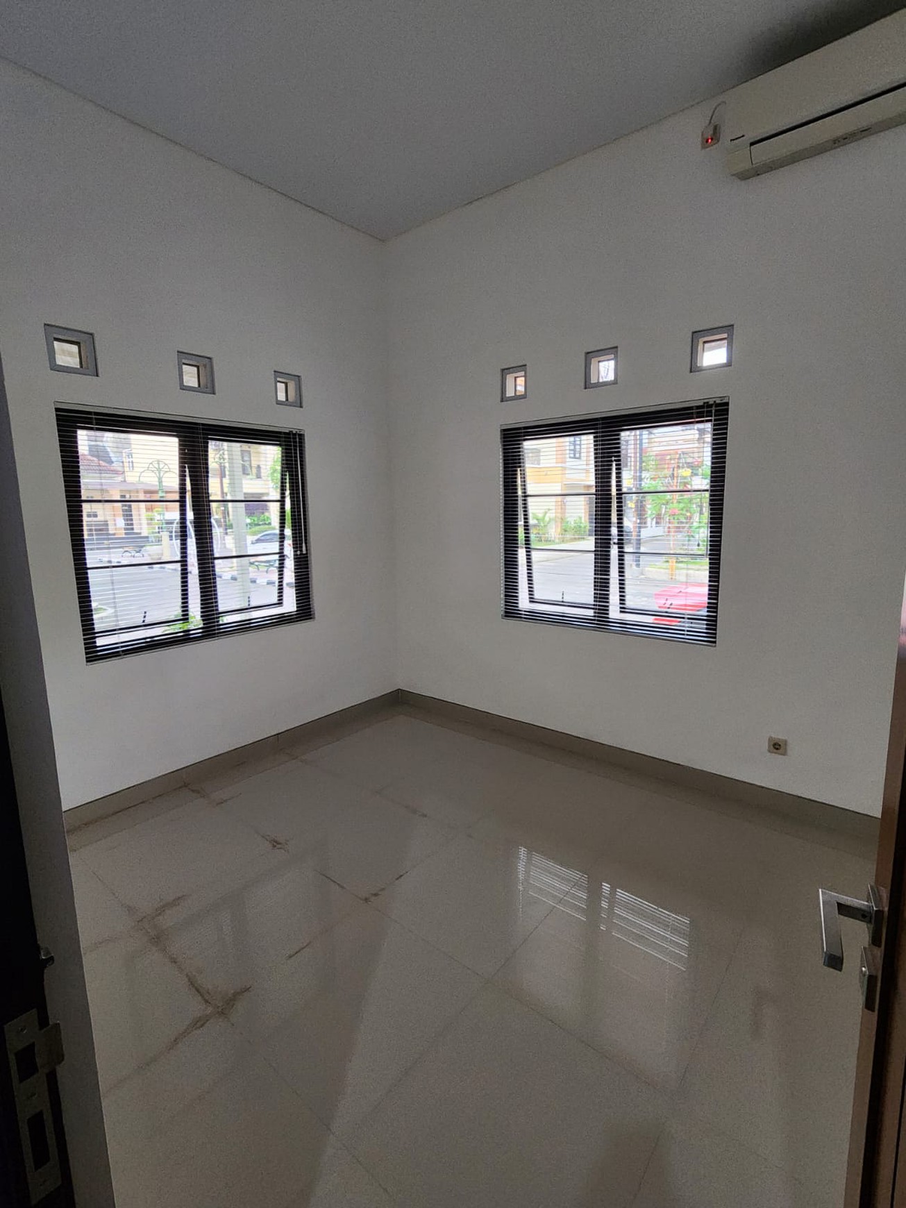 Rumah Hook Semi Furnish Dalam Perum Taman Kuantan Sendangadi Mlati Sleman