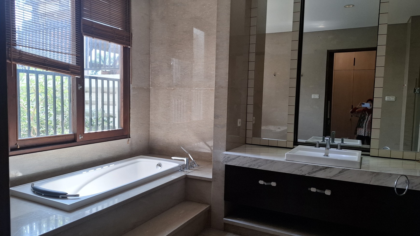 DIJUAL RUMAH LUX DI AREA STRATEGIS DI PONDOK INDAH