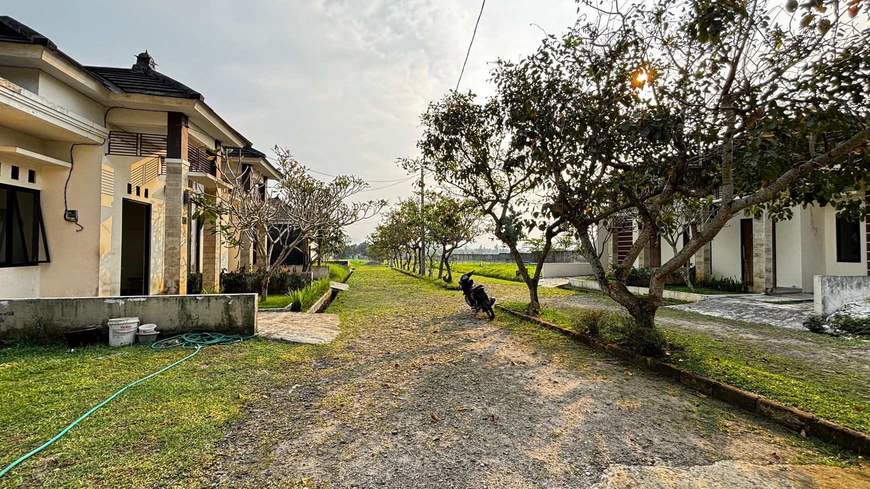 Lahan/ Kavling Cluster 8000 m2 Berikut 7 Unit Rumah Di Jl. Letkol Atang Sanjaya, Ranca Bungur, Bogor