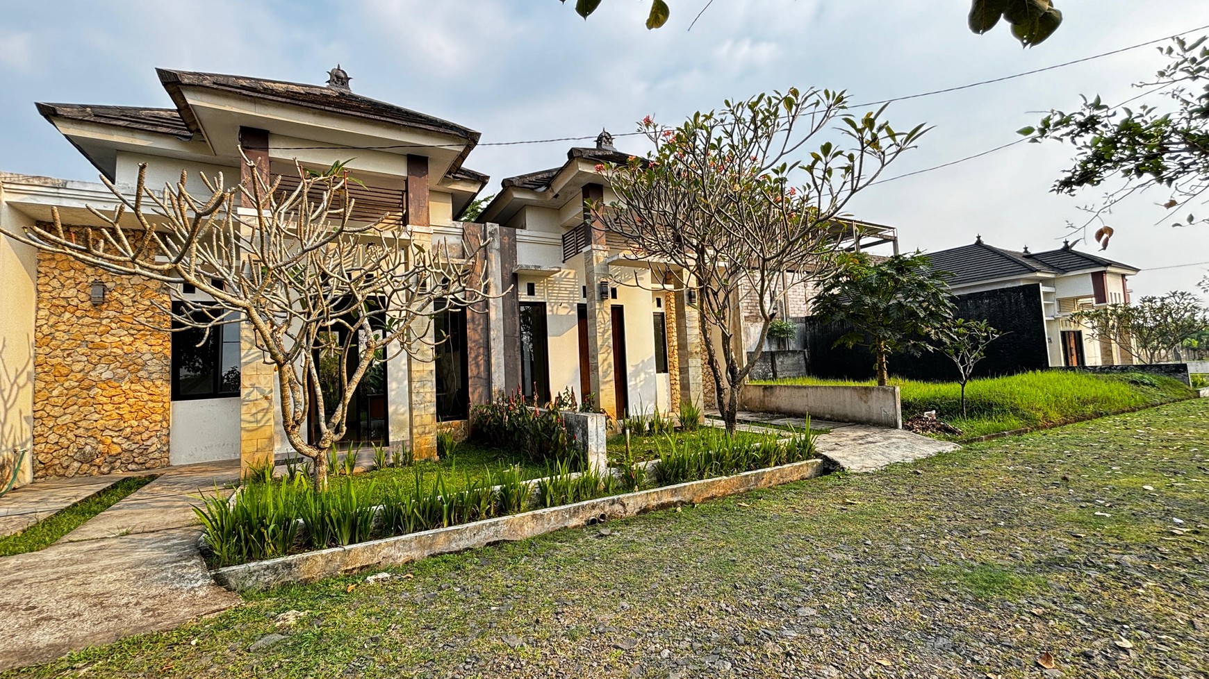 Lahan/ Kavling Cluster 8000 m2 Berikut 7 Unit Rumah Di Jl. Letkol Atang Sanjaya, Ranca Bungur, Bogor