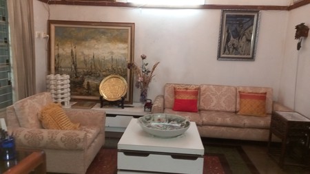 DIJUAL RUMAH ASRI,area tenang di MENTENG