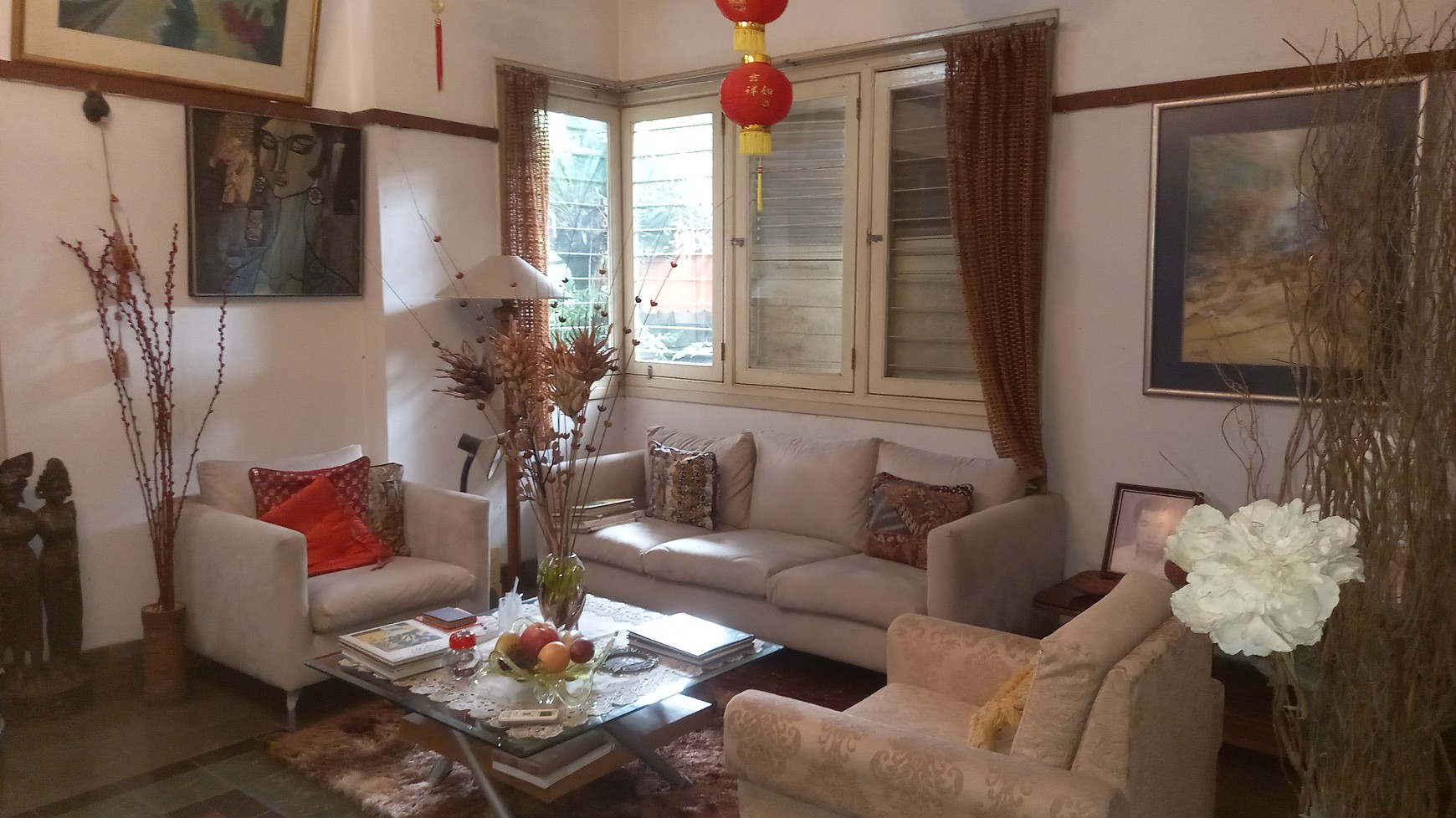 DIJUAL RUMAH ASRI,area tenang di MENTENG