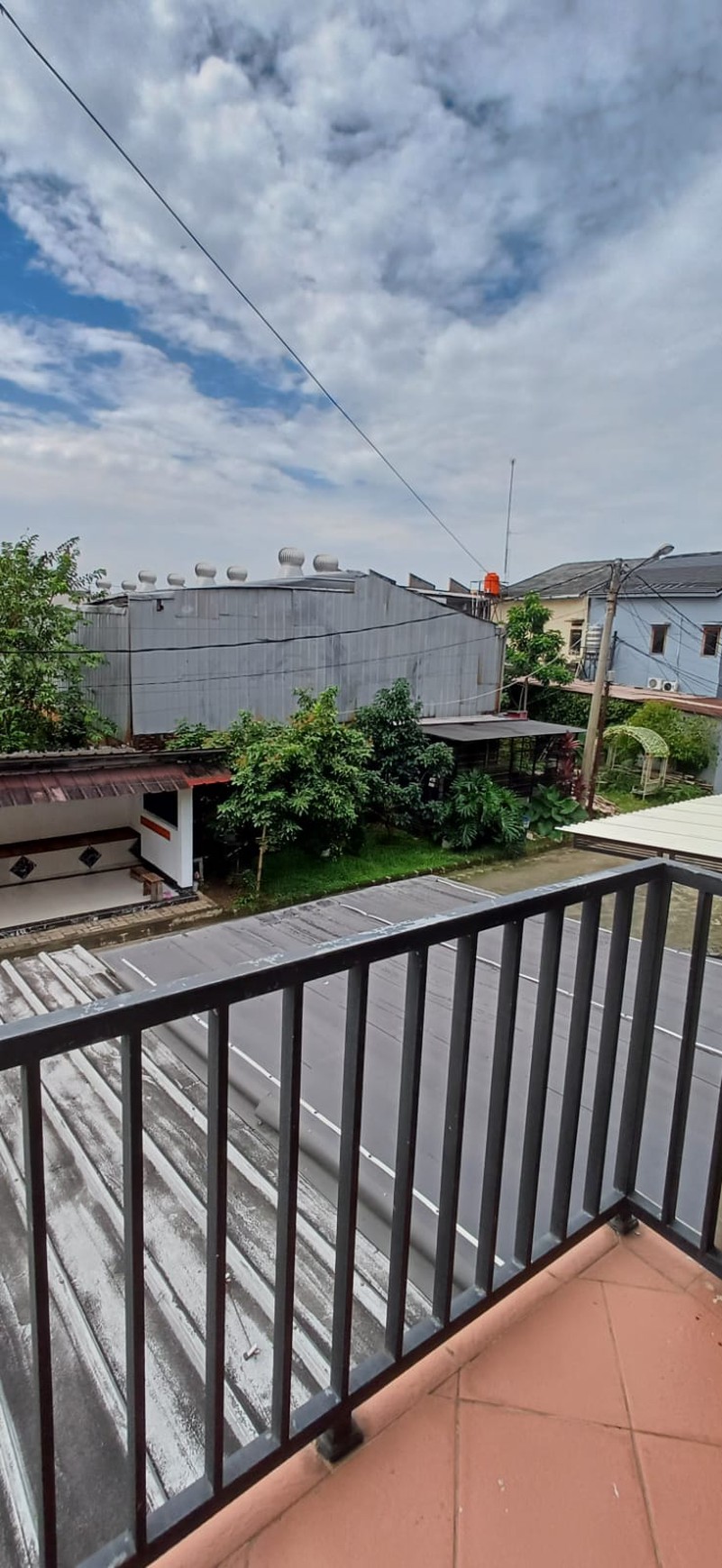 Dijual rumah modern lengkap dan nyaman dalam cluster bebas banjir
