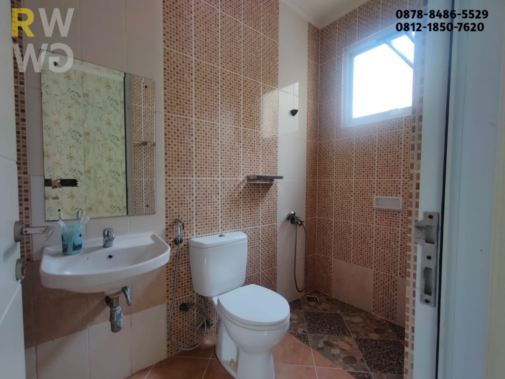 Rumah Dijual di Grand Wisata - Cluster Citrus Garden, 2 Lantai, Luas & Strategis