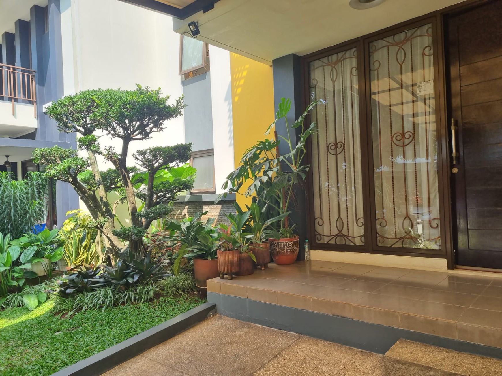 Rumah Cantik 2 Lantai dengan KT 5+1 KM 4+1 dan Siap Huni dengan Hunian Asri @Pamulang