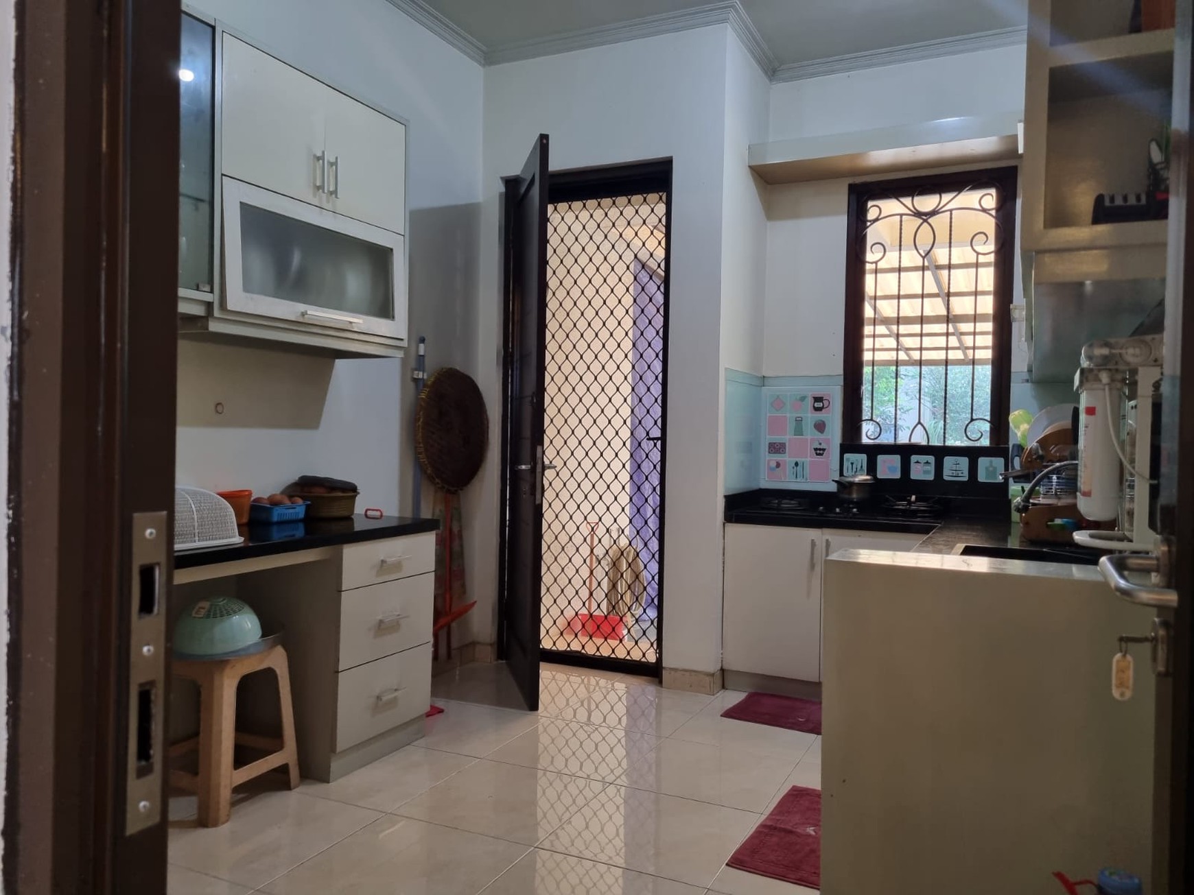 Rumah Cantik 2 Lantai dengan KT 5+1 KM 4+1 dan Siap Huni dengan Hunian Asri @Pamulang