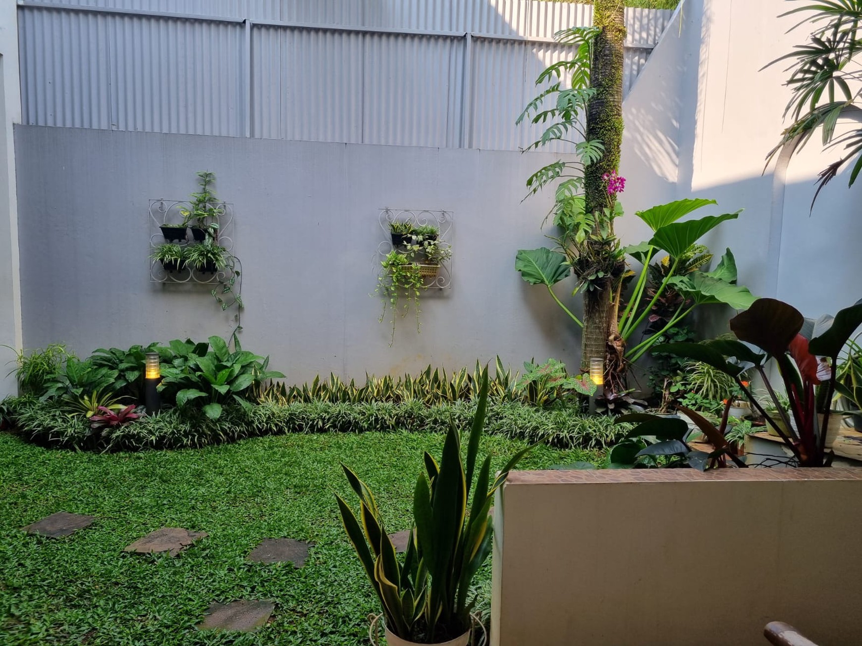 Rumah Cantik 2 Lantai dengan KT 5+1 KM 4+1 dan Siap Huni dengan Hunian Asri @Pamulang