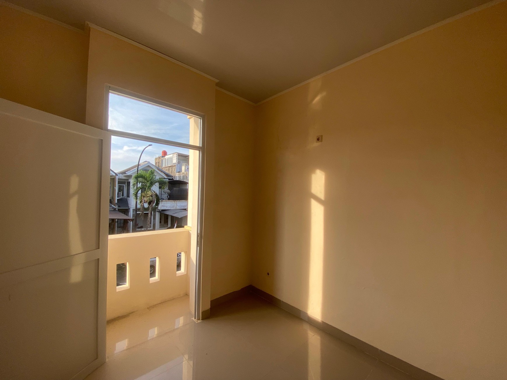 Rumah Cantik 2 Lantai, Siap Huni di Kota Wisata Cibubur 