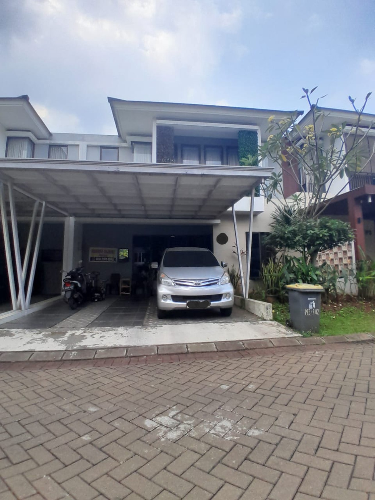 Rumah Tingkat Cantik di Premier Estate 3 Kranggan Lokasi Strategis Dekat Tol Jatiwarna