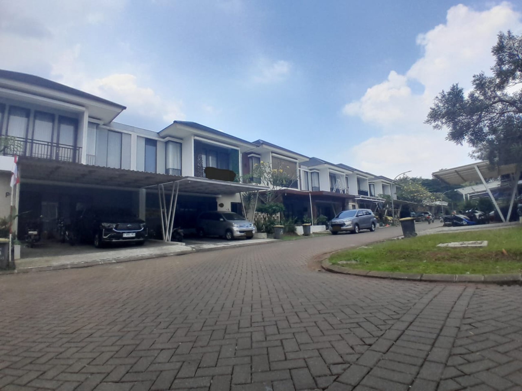 Rumah Tingkat Cantik di Premier Estate 3 Kranggan Lokasi Strategis Dekat Tol Jatiwarna