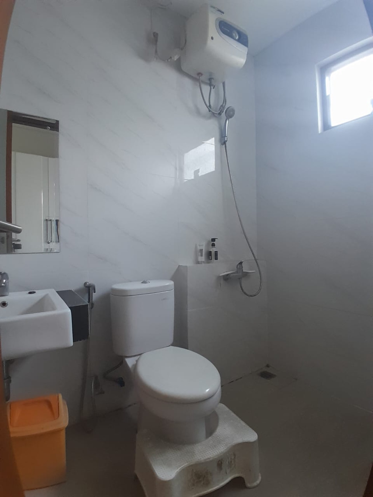 Rumah Tingkat Cantik di Premier Estate 3 Kranggan Lokasi Strategis Dekat Tol Jatiwarna