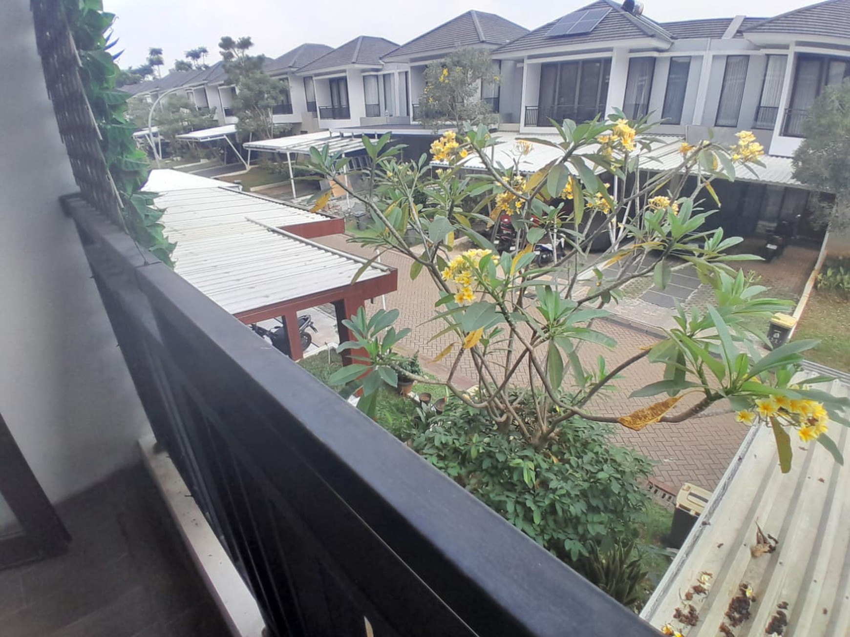 Rumah Tingkat Cantik di Premier Estate 3 Kranggan Lokasi Strategis Dekat Tol Jatiwarna