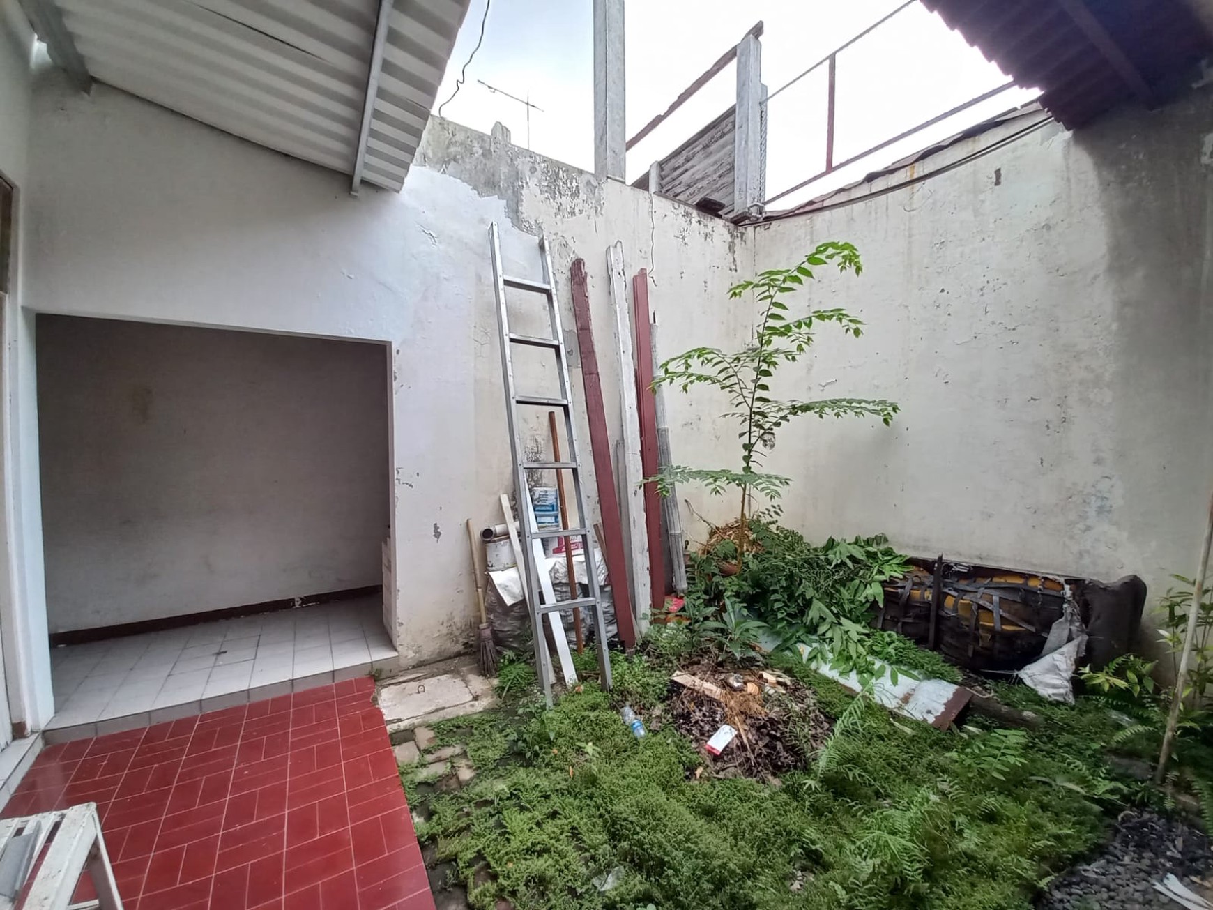 Rumah Klasik Lokasi Strategis Di Rawamangun