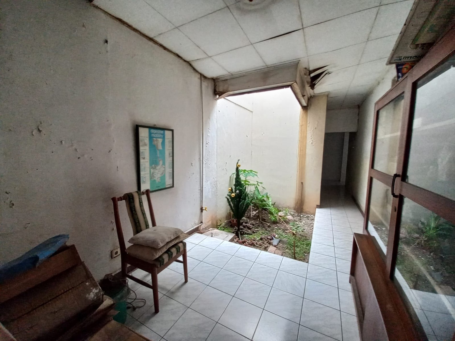 Rumah Klasik Lokasi Strategis Di Rawamangun