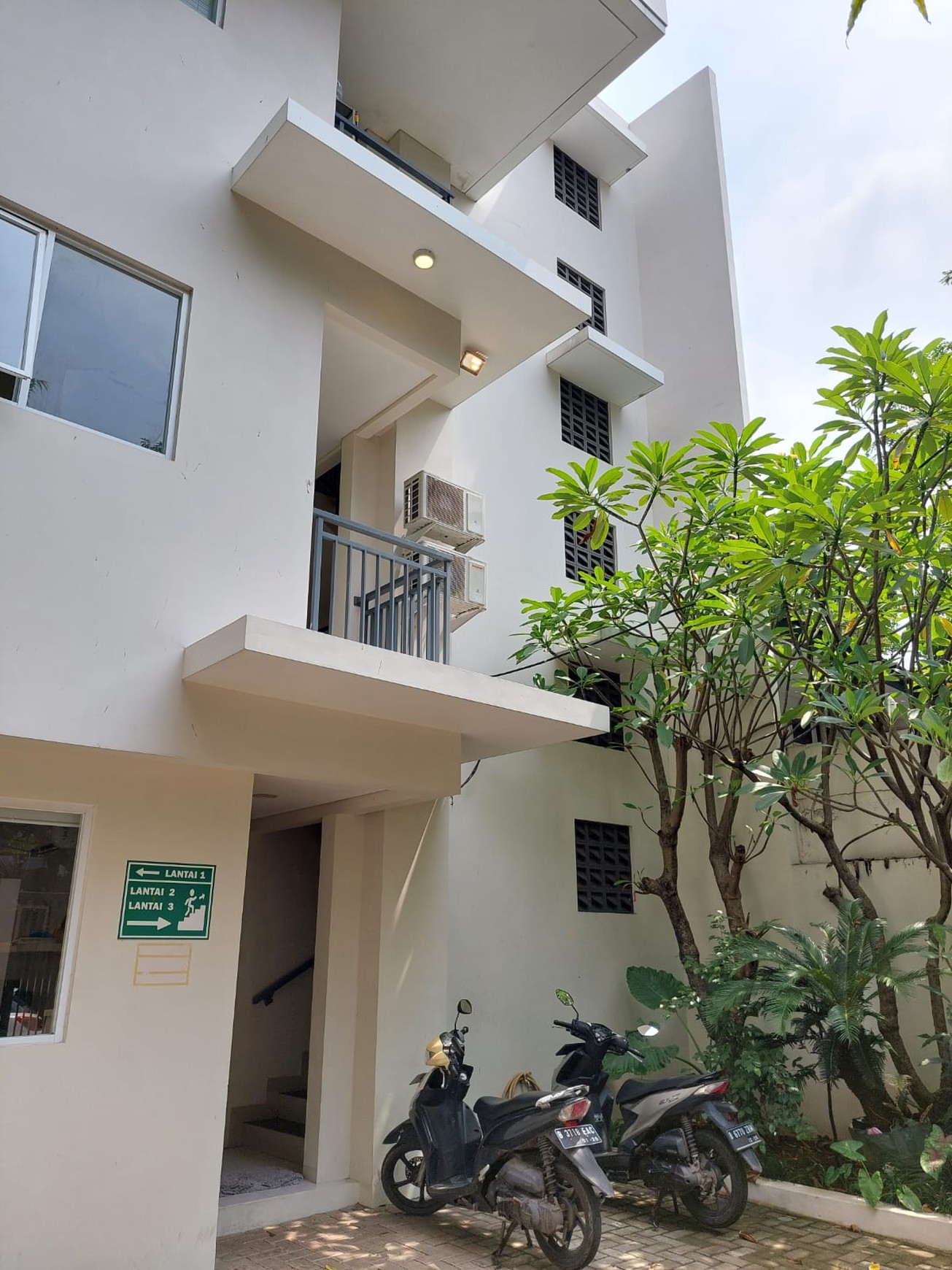 Rumah Hitung Tanah Area Cipete