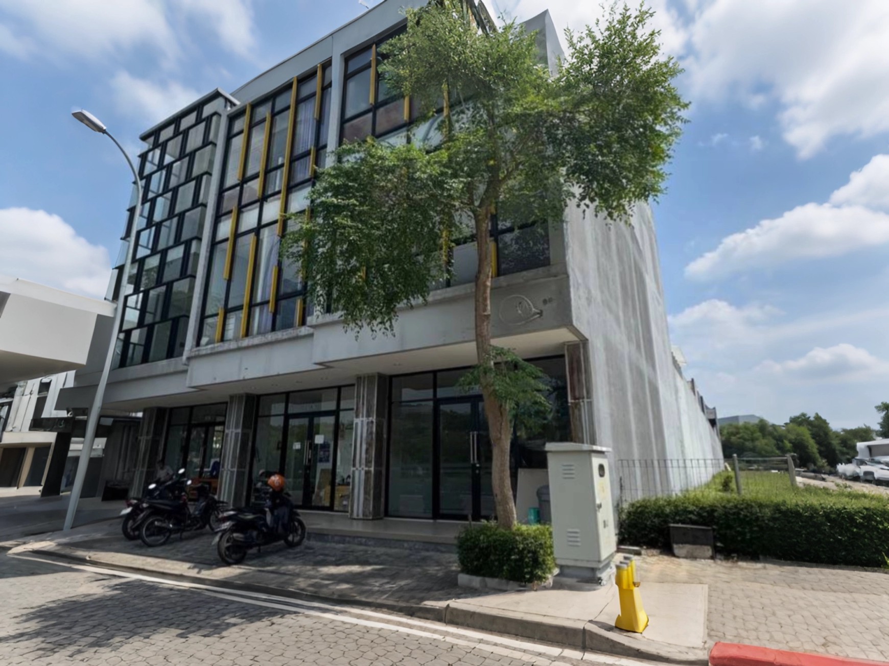 Sewa Ruko Murah dengan Lokasi Strategis di Citraland The Greenlake, Lakarsantri, Surabaya