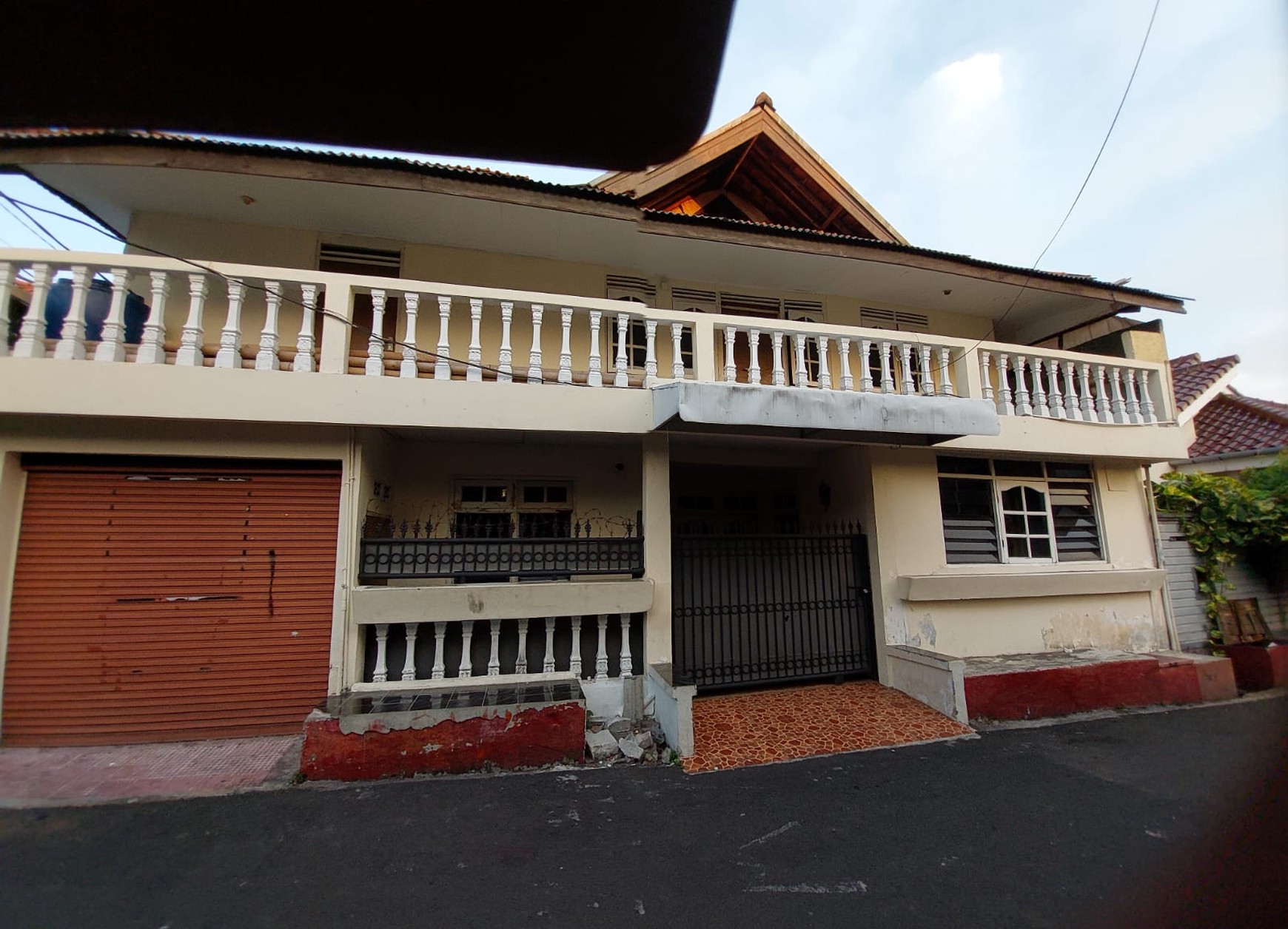 Rumah di Jakarta Selatan 2 Lantai Siap Huni sudah SHM