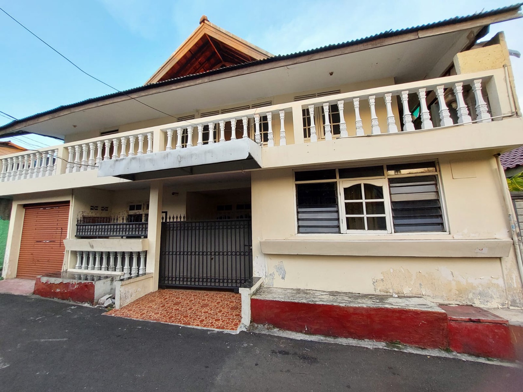 Rumah di Jakarta Selatan 2 Lantai Siap Huni sudah SHM
