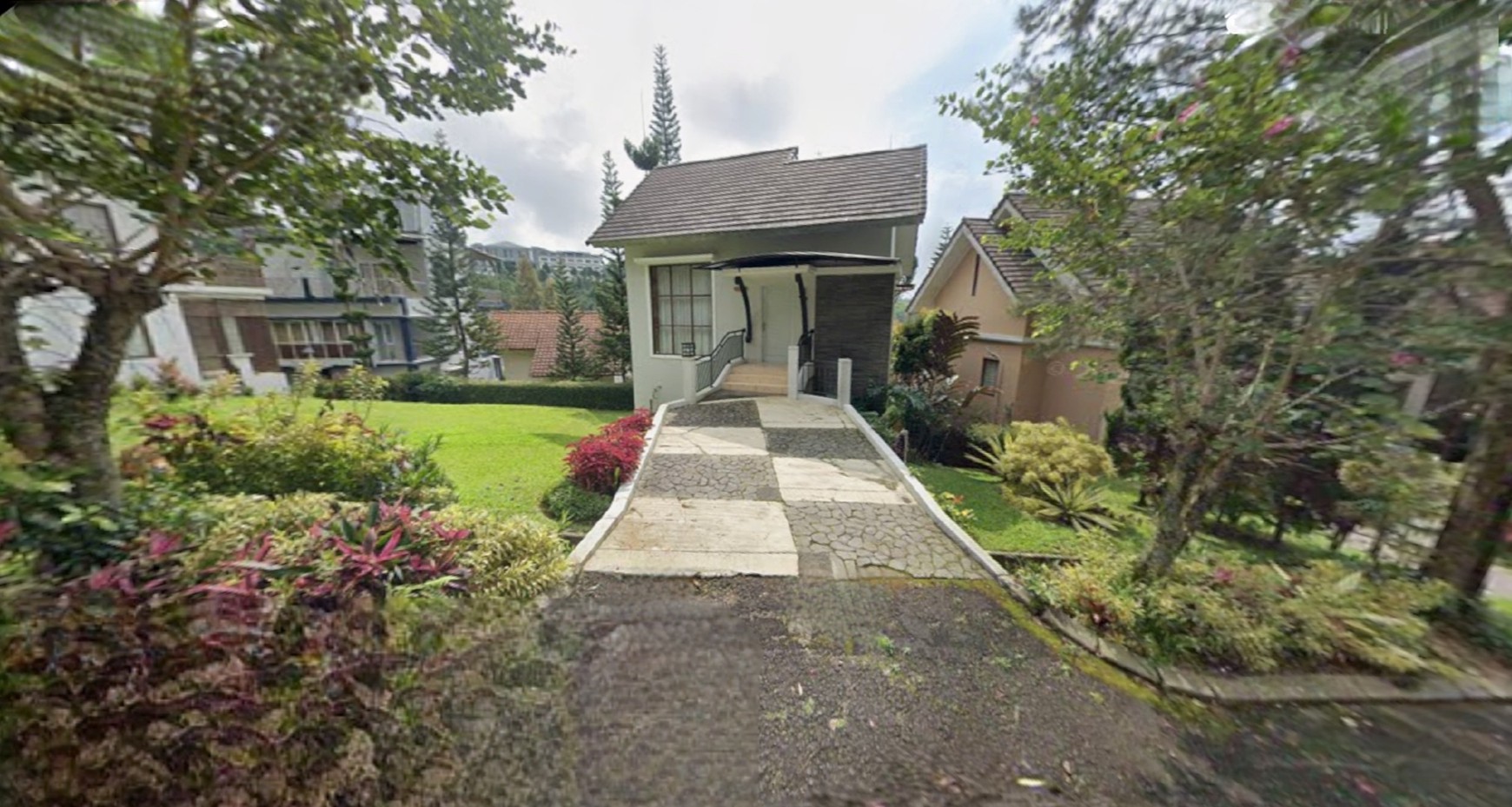 Villa Kota Bunga, Puncak, Cipanas. Rapih terawat, siap menanti Anda untuk momen-momen akhir pekan dan liburan yang penuh kesan