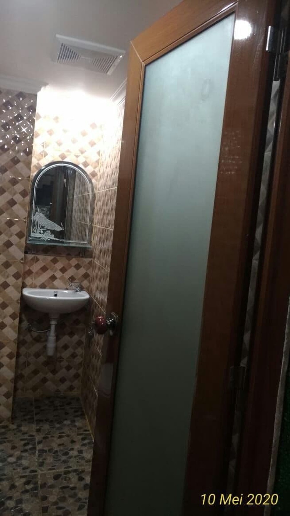 Sewa Apartemen Studio Furnished Murah dengan Good View Berlokasi Strategis di Puncak Permai Tower C, Surabaya