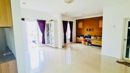 Rumah Cantik 2 Lantai Semi Furnished dan Siap Huni dengan Hunian Asri @Graha Raya