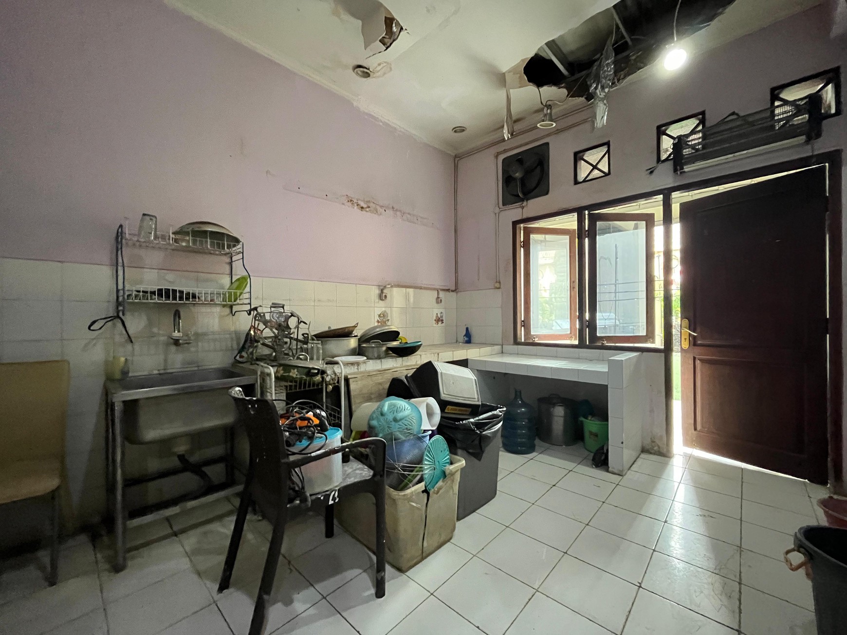 Ruko 2 Lantai di Lokasi Ramai Depan Komplek Besar Cirendeu Cocok untuk Usaha & Kantor