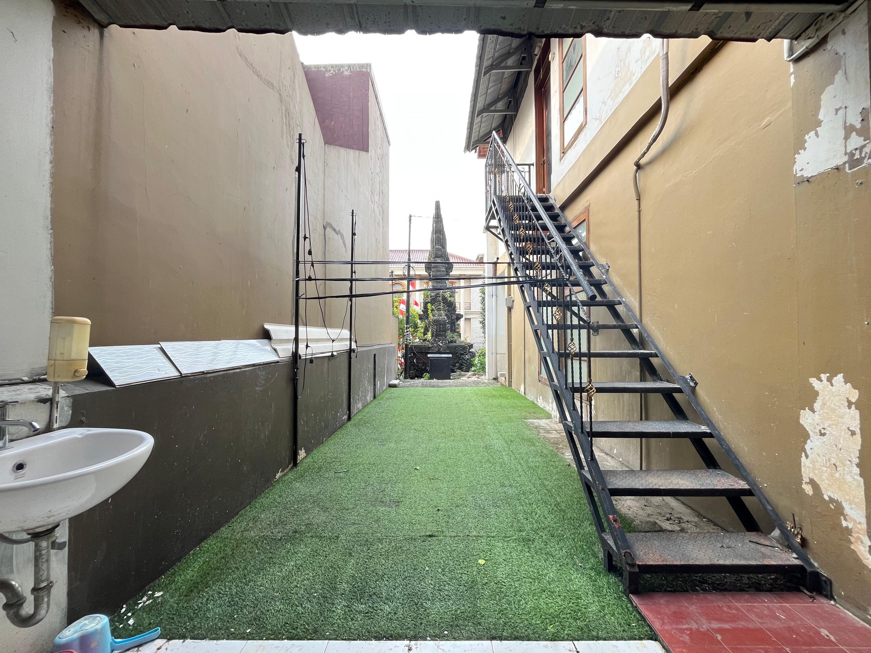 Ruko 2 Lantai di Lokasi Ramai Depan Komplek Besar Cirendeu Cocok untuk Usaha & Kantor