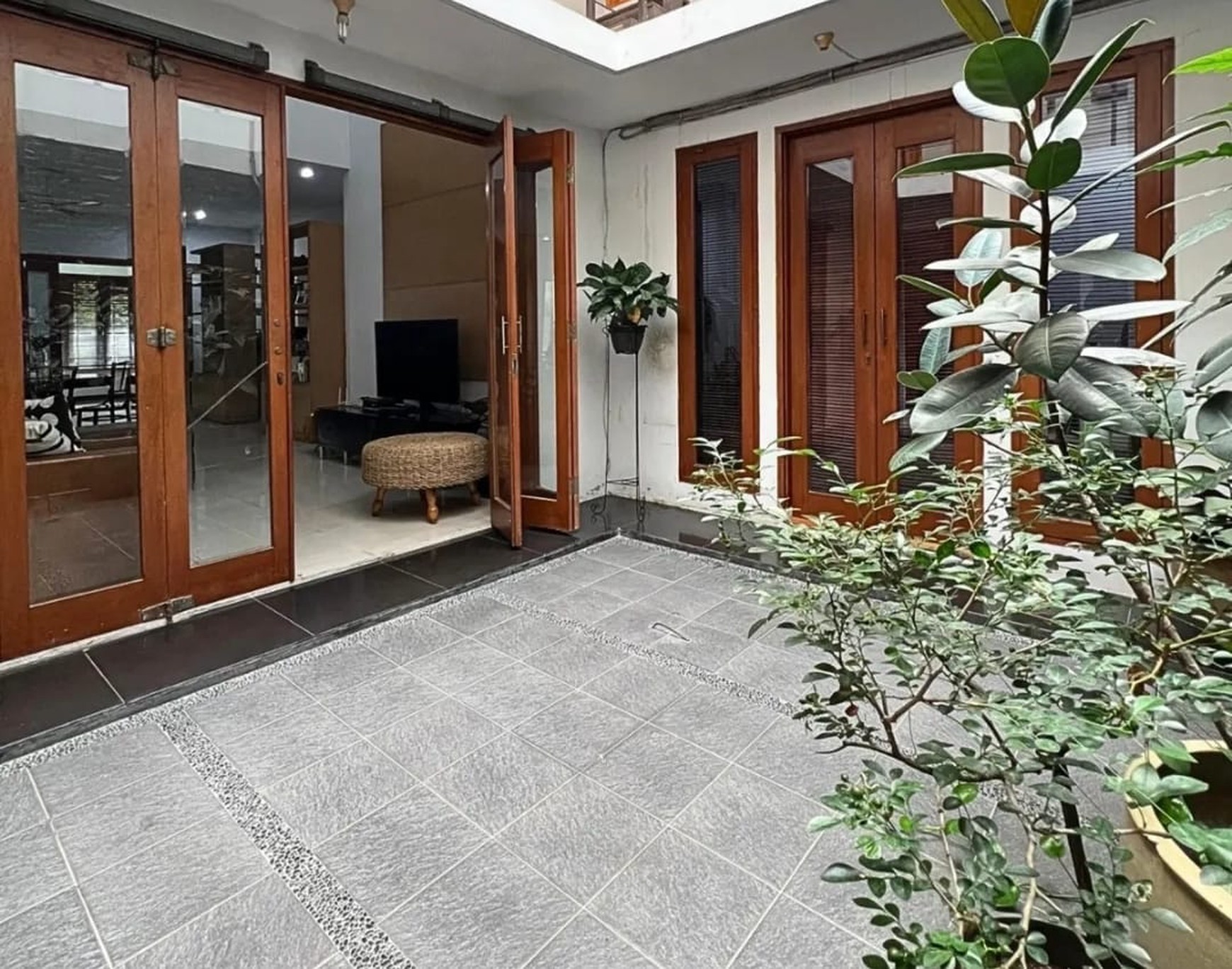 Rumah Bagus Di Jl Gandaria Jakarta Selatan