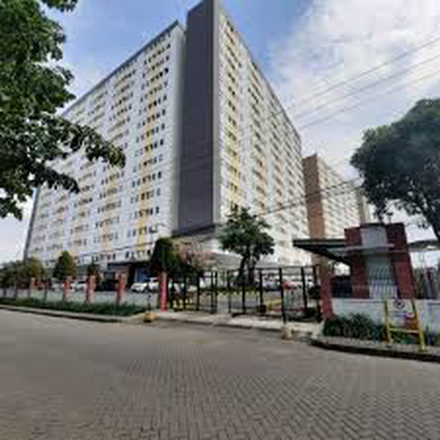 Apartemen Sewa Atau Dijual 2 BR Furnished Murah dengan Good View Berlokasi Strategis di Puncak Permai Tower A, Surabaya