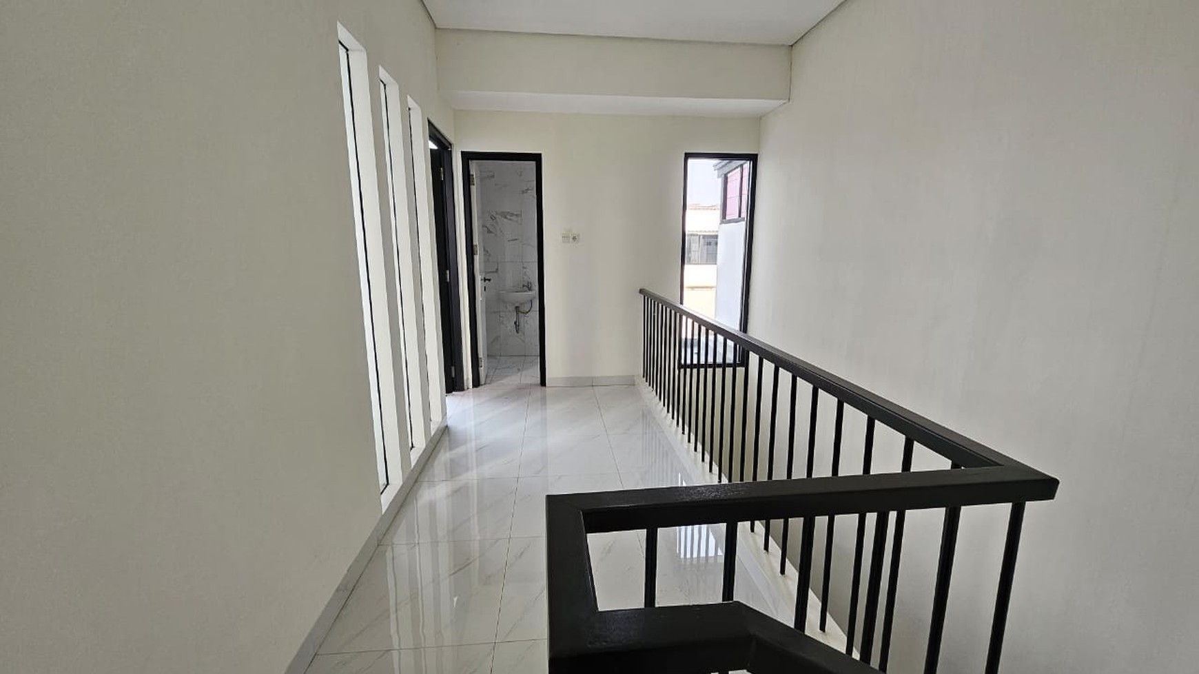 Rumah Bagus Di Jl Tarumanegara, Graha Taruna Ciputat