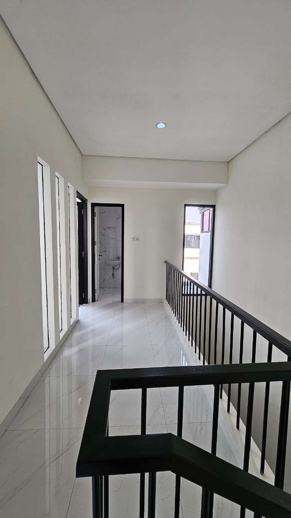 Rumah Bagus Di Jl Tarumanegara, Graha Taruna Ciputat