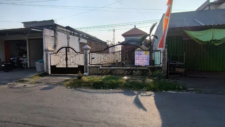 Dijual Cepat Rumah dengan lahan luas area  jelidro sambikerep pinggir jalan raya