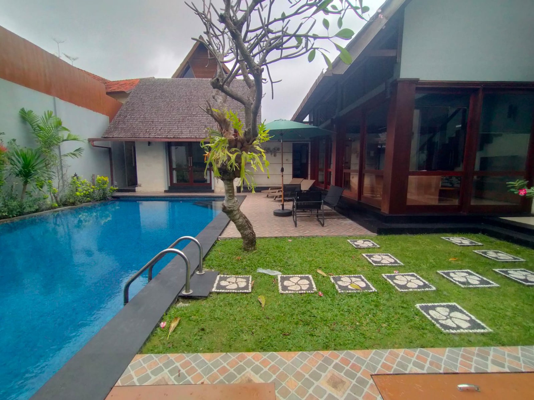 For Sale / For Rent - Luxurious 3BR Villa in Umalas, Kerobokan
