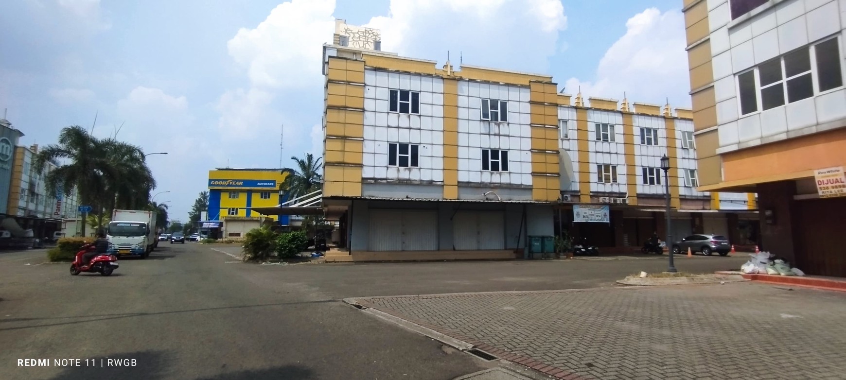 Jual Cepat Gandeng Hook Ruko Golden Boulevard BSD, Strategis, Lokasi Bagus, Siap Pakai