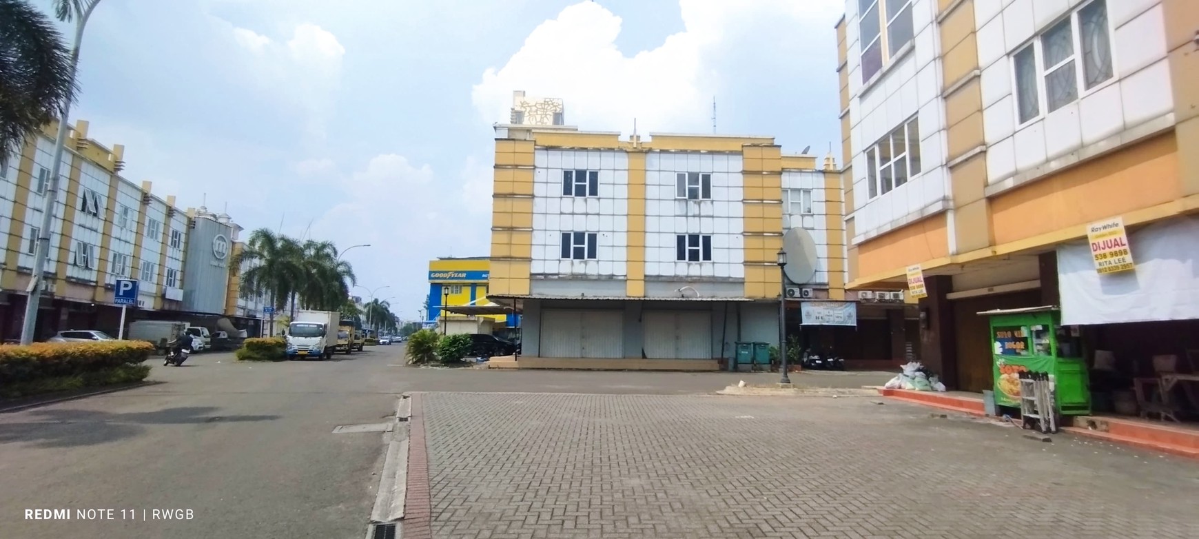 Jual Cepat Gandeng Hook Ruko Golden Boulevard BSD, Strategis, Lokasi Bagus, Siap Pakai