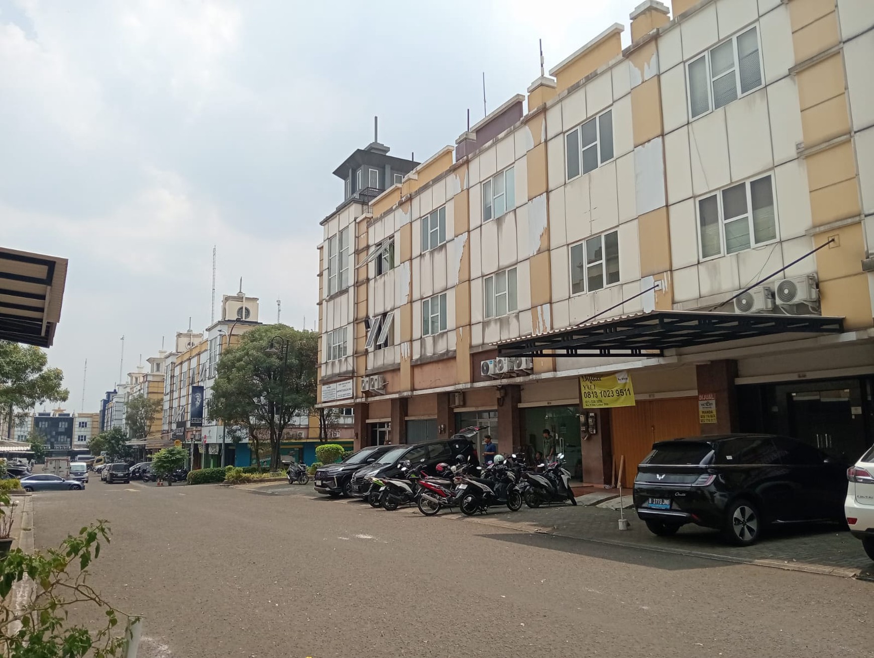 disewa ruko strategis dekat jalan pahlawan seribu golden boulevard bsd city siap huni