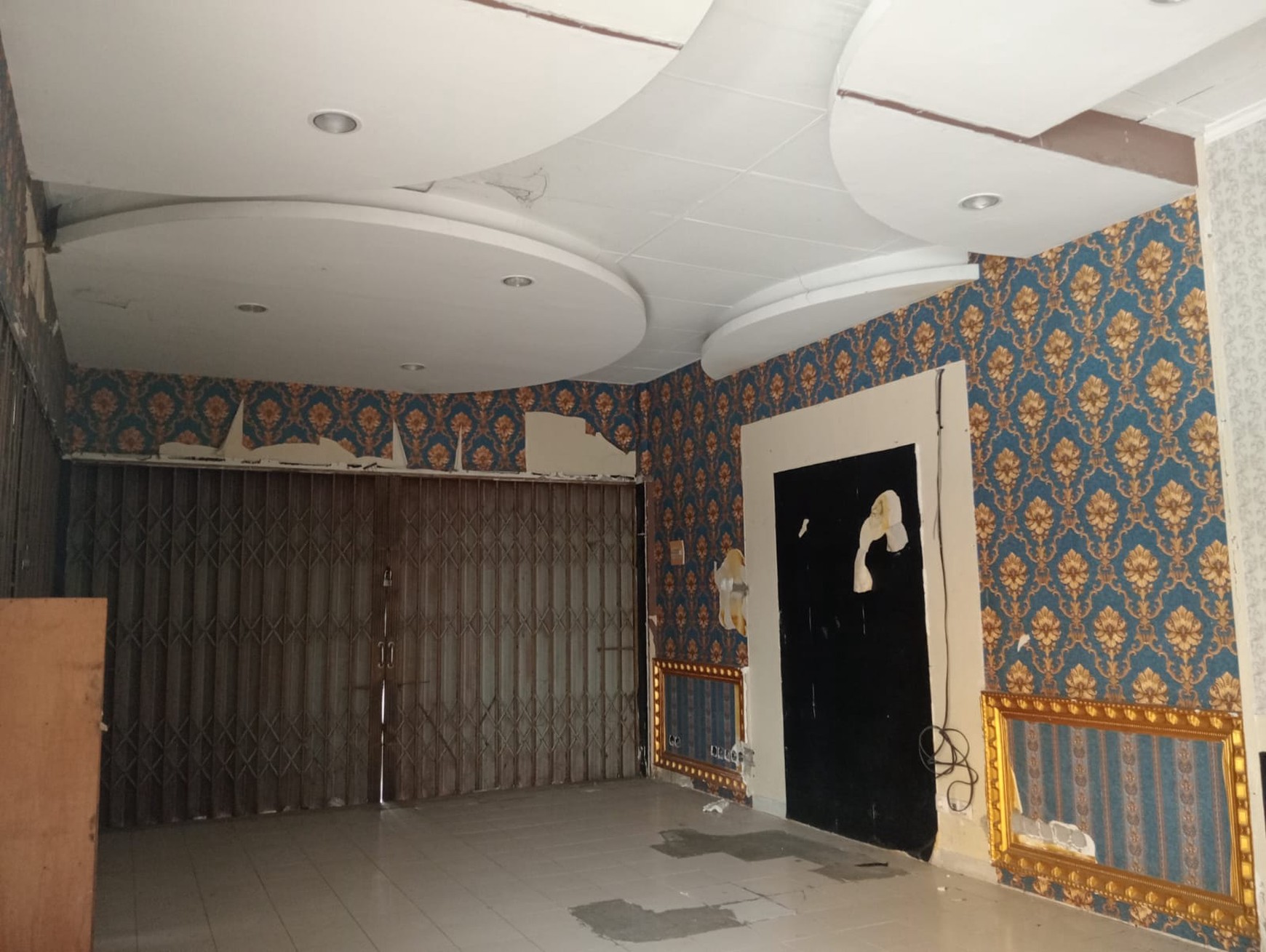 disewa ruko strategis dekat jalan pahlawan seribu golden boulevard bsd city siap huni