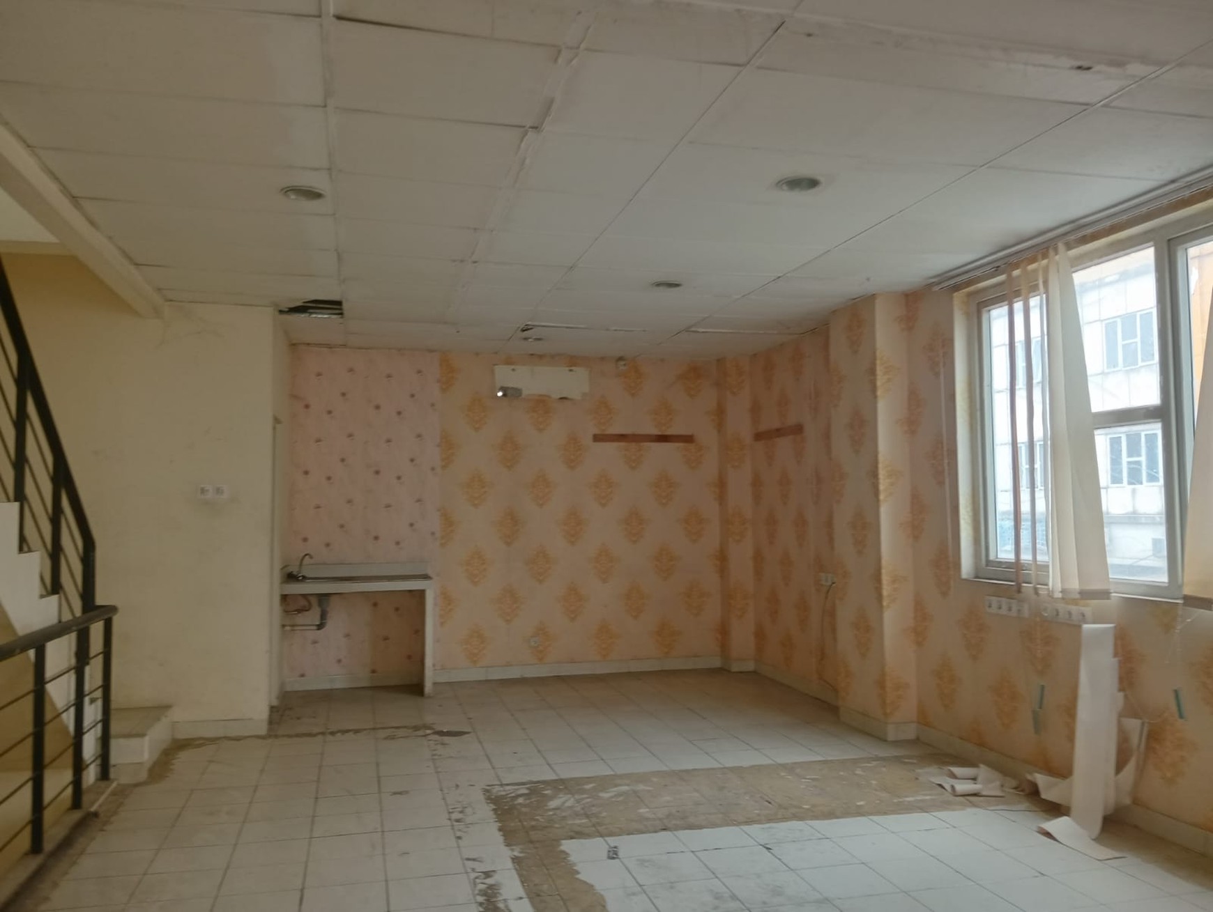 disewa ruko strategis dekat jalan pahlawan seribu golden boulevard bsd city siap huni