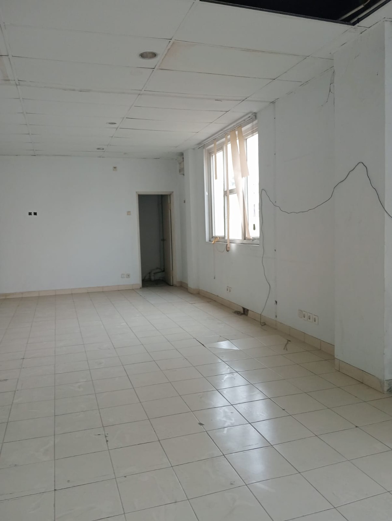 disewa ruko strategis dekat jalan pahlawan seribu golden boulevard bsd city siap huni